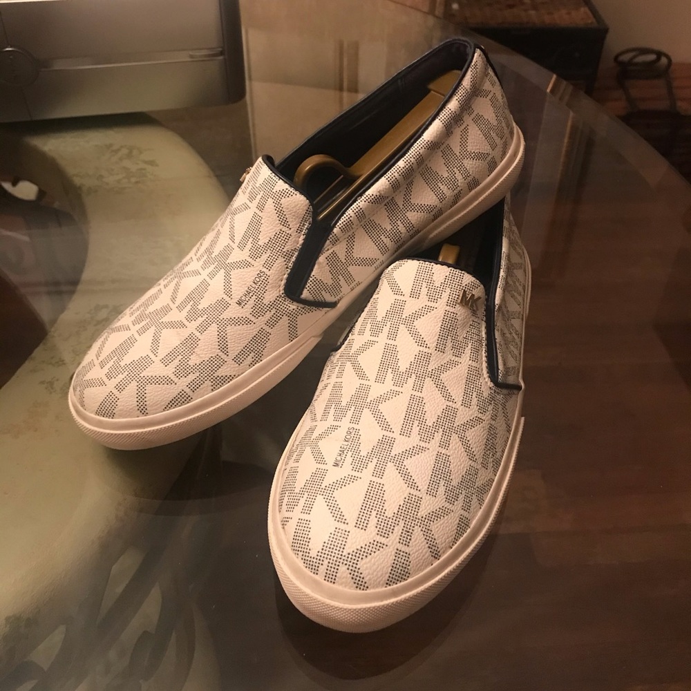 Michael KORS Monogram Shoes White & Navy. Great!